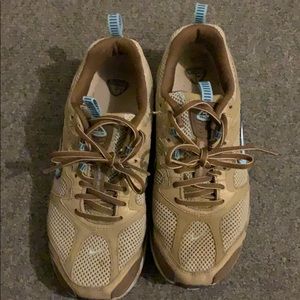Women’s Nike Air brown tennis shoes size 6.5